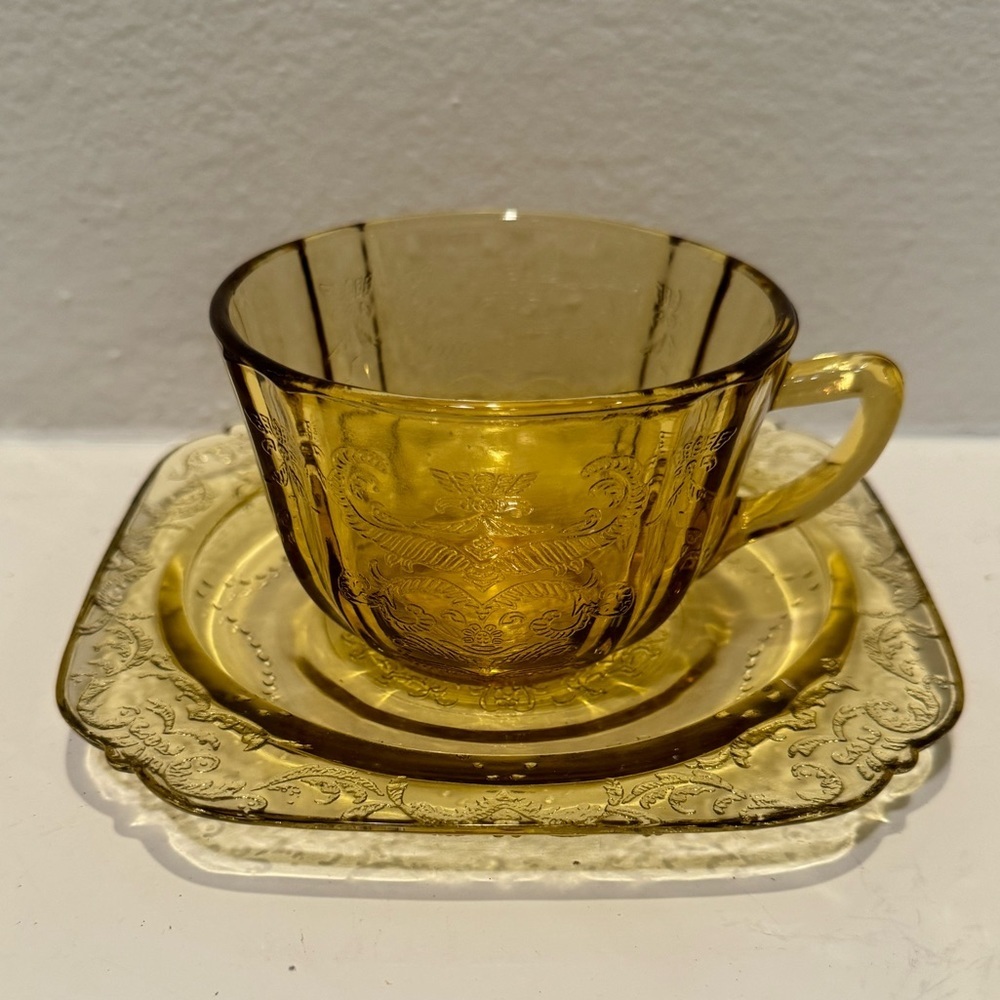 Vintage 1930s Madrid Amber Federal Glass Coffee/Tea Cups w/ Plates (Selling set)